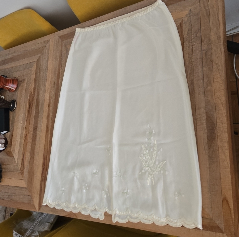 Elegant Cream Lace Trimmed Embroidery Lily of The Valley Skirt Underskirt size L